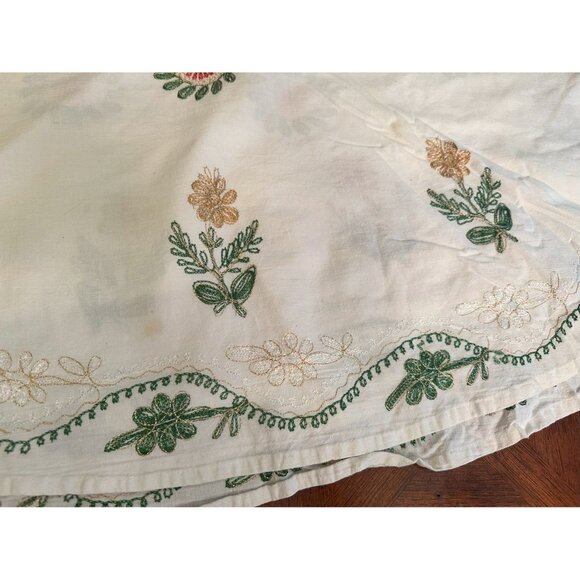 "Bonne Annee" Embroidered Tablecloth White ~72" Round No Tags No ID - Picture 4 of 5